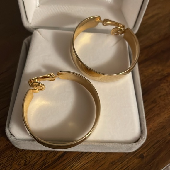 Vintage clip earrings - Picture 6 of 7